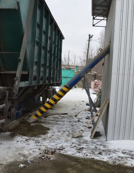 Разгрузка вагонов с цементом