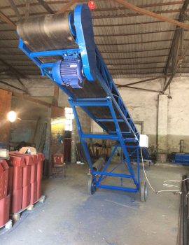 Belt conveyor mobile with adjustable